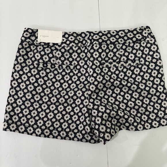Ann Taylor LOFT Women’s Size 4  Black Silver Shorts Geometric Floral Print - Picture 2 of 8